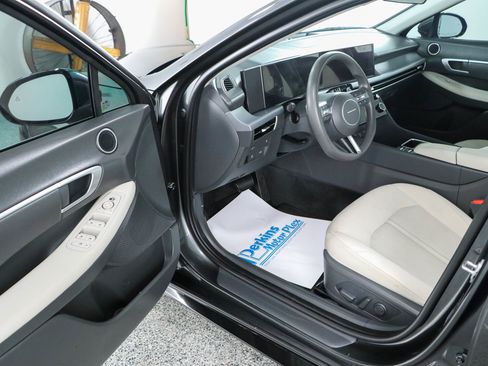 Used 2025 Hyundai Sonata SEL FWD image 3