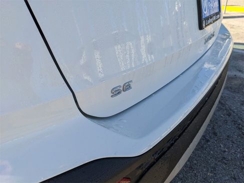 Certified 2025 Volkswagen Taos SE image 11