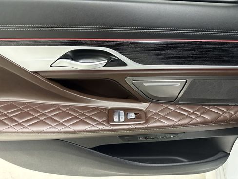 Used 2022 BMW 750i xDrive w/ Luxury Rear Seating Package AWD/4WD image 26