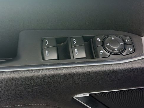 Used 2025 GMC Sierra 1500 SLT RWD image 15