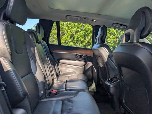 Used 2021 Volvo XC90 T6 Momentum w/ Climate Package AWD/4WD image 19