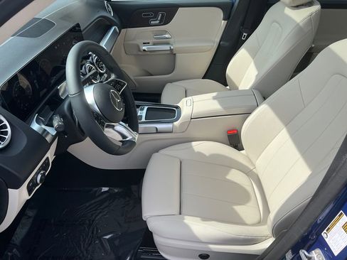 New 2026 Mercedes-Benz GLB 250 4MATIC image 9
