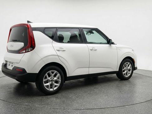 Used 2025 Kia Soul LX w/ LX Technology Package FWD image 9