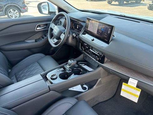 New 2026 Nissan Rogue Platinum AWD/4WD image 22