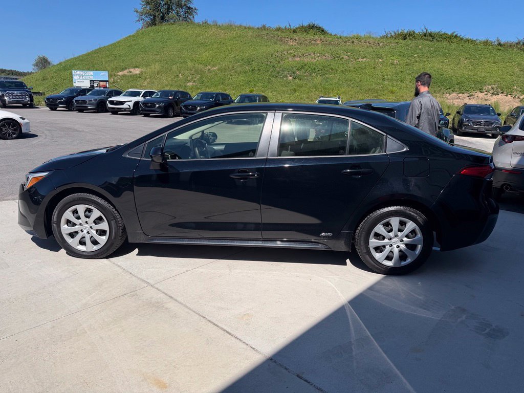 Used 2024 Toyota Corolla LE AWD/4WD image 4
