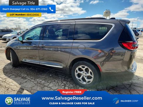 Used 2023 Chrysler Pacifica Limited w/ Uconnect Theater Family Group image 3