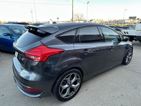 Used 2017 Ford Focus ST image 5