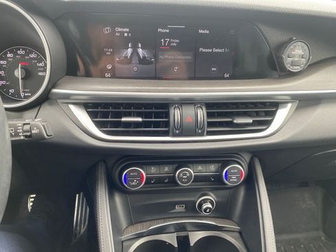 Used 2022 Alfa Romeo Stelvio Ti AWD/4WD image 15