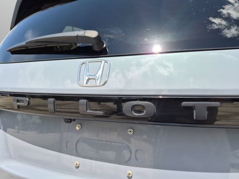 Certified 2023 Honda Pilot Touring image 29