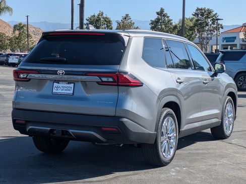 New 2026 Toyota Grand Highlander AWD image 2