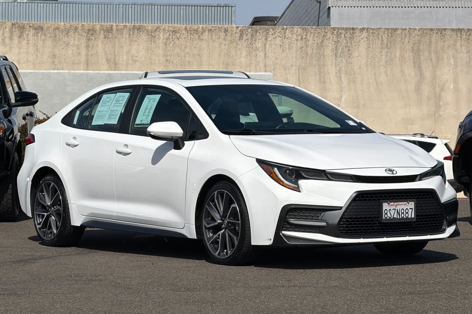 Used 2021 Toyota Corolla SE w/ SE Premium Package FWD image 5