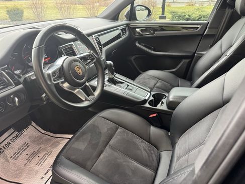 Used 2017 Porsche Macan w/ Driver Memory Package image 7