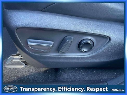 Used 2023 Toyota Venza Limited image 18