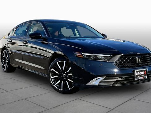 Used 2023 Honda Accord Touring image 3