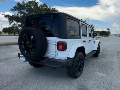 Certified 2022 Jeep Wrangler Unlimited Sahara AWD/4WD image 8