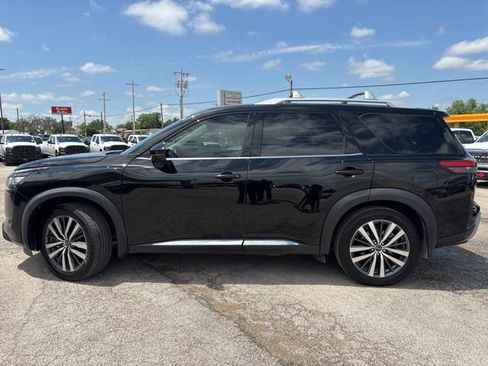Used 2022 Nissan Pathfinder Platinum w/ Cargo Package AWD/4WD image 3