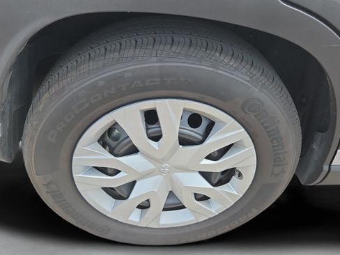 Used 2024 Toyota Corolla Cross L image 31