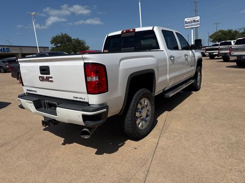 Used 2018 GMC Sierra 2500 Denali w/ Duramax Plus Package AWD/4WD image 7