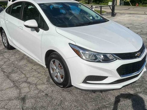 Used 2018 Chevrolet Cruze LS FWD image 2