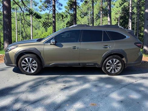 Used 2023 Subaru Outback Touring AWD/4WD image 3