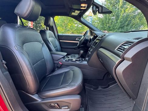 Used 2018 Ford Explorer XLT w/ Equipment Group 202A image 32