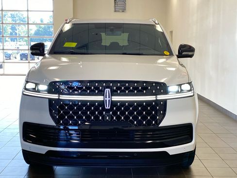 New 2027 Lincoln Navigator Black Label AWD/4WD image 3