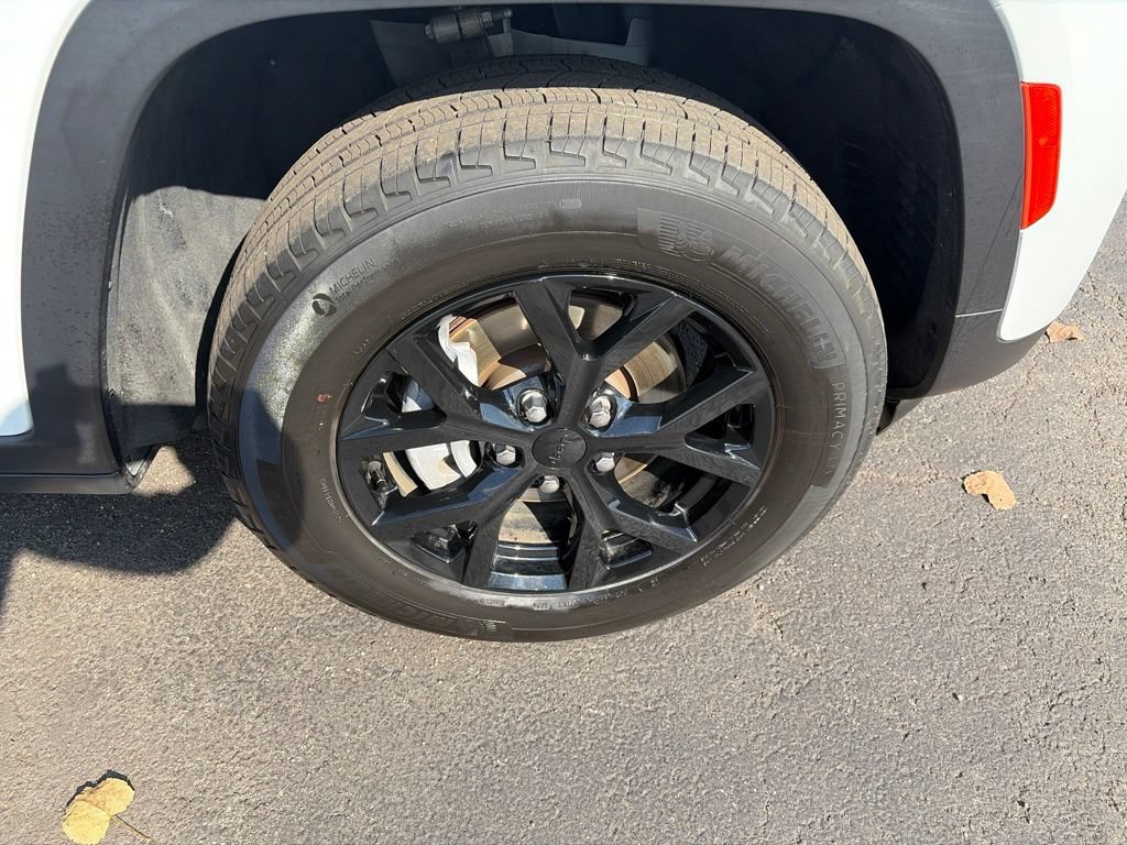 Certified 2025 Jeep Grand Cherokee Altitude AWD/4WD image 10
