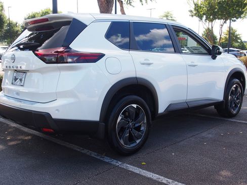 Used 2026 Nissan Rogue SV FWD image 7