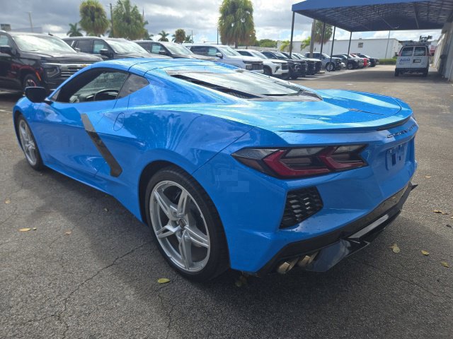 Used 2021 Chevrolet Corvette Stingray Coupe w/ Body-Color Dual Roof Package RWD image 6