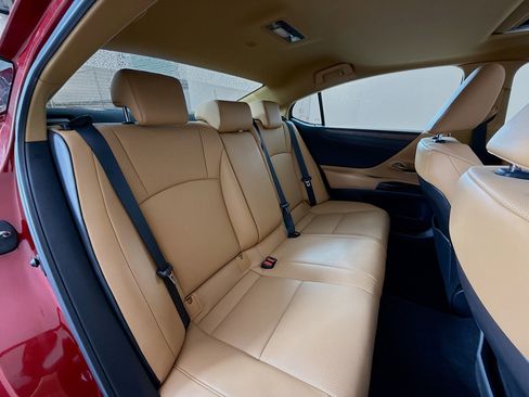 Certified 2025 Lexus ES 300h F Sport w/ Accessory Package (Z2) image 25