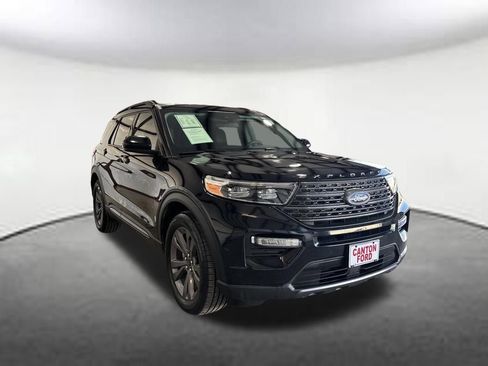 Used 2024 Ford Explorer XLT w/ Equipment Group 202A image 7