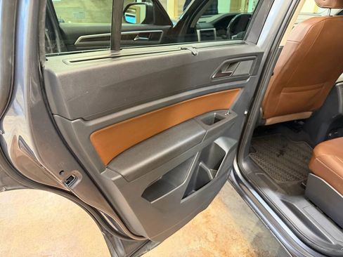 Used 2021 Volkswagen Atlas SE w/ Towing Package image 15