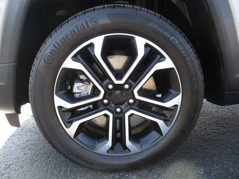 Used 2023 Jeep Compass Limited w/ Sun and Sound Group AWD/4WD image 9