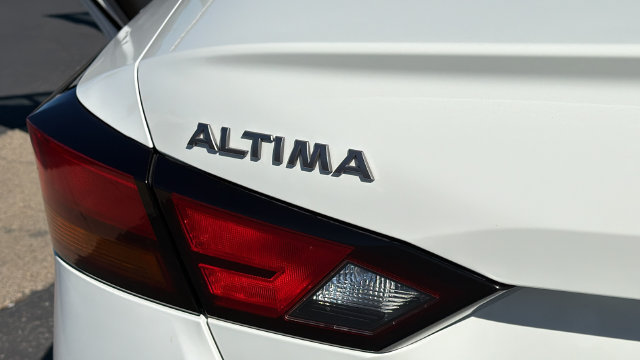 Used 2025 Nissan Altima 2.5 SV FWD image 11