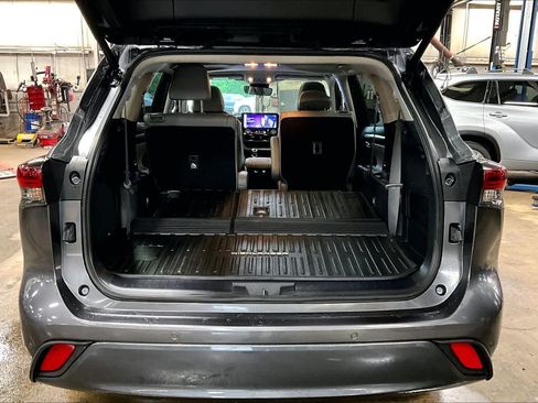 Used 2024 Toyota Highlander Limited AWD/4WD image 31