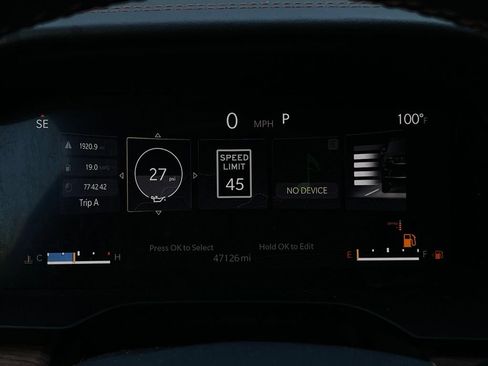 Used 2023 Jeep Grand Cherokee Summit w/ Luxury Tech Group V AWD/4WD image 17