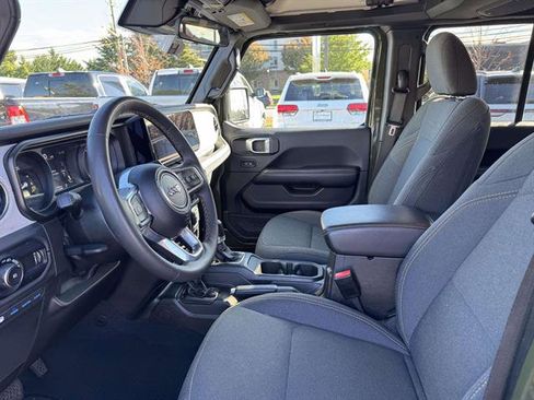 Used 2024 Jeep Wrangler Unlimited Sahara image 12