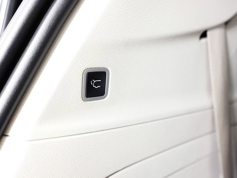 Used 2022 Chrysler Pacifica Touring-L FWD image 17