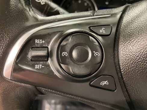 Used 2020 Buick Enclave Essence image 32