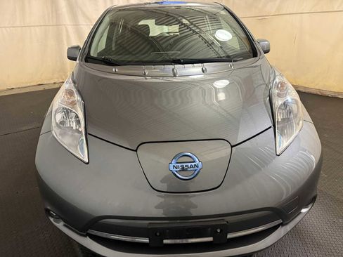 Used 2016 Nissan Leaf SV image 3