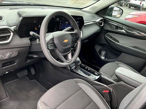 Used 2025 Chevrolet TrailBlazer LT FWD image 15