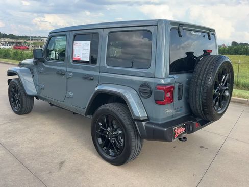 Used 2025 Jeep Wrangler Unlimited Sahara w/ Safety Group AWD/4WD image 7