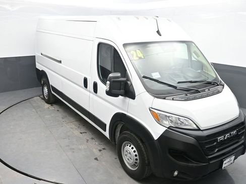 Used 2024 RAM ProMaster 2500 w/ Convenience Group FWD image 21