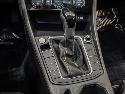 Used 2024 Volkswagen Jetta SE FWD image 21