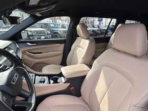 New 2026 Jeep Grand Cherokee L Limited image 13