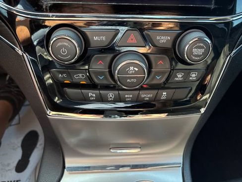 Used 2019 Jeep Grand Cherokee Limited w/ Trailer Tow Group IV AWD/4WD image 18