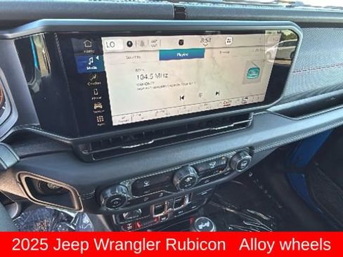Used 2025 Jeep Wrangler Unlimited Rubicon AWD/4WD image 15
