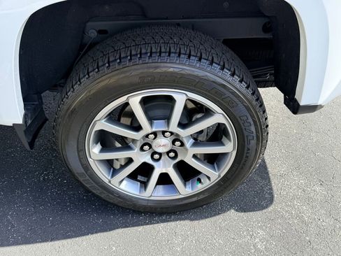 Used 2022 GMC Canyon Denali image 9