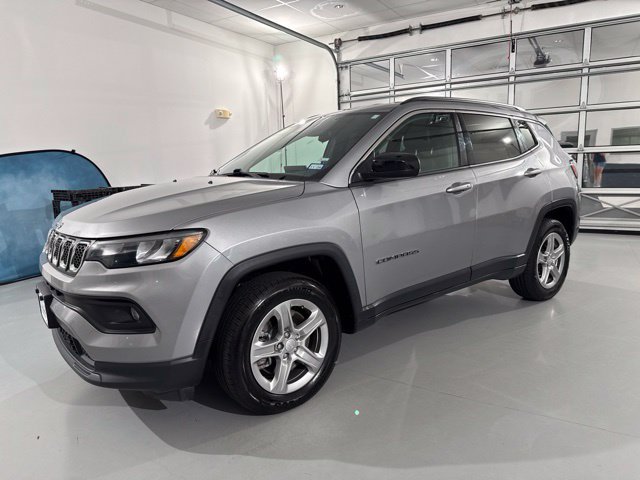Used 2024 Jeep Compass Latitude AWD/4WD image 3