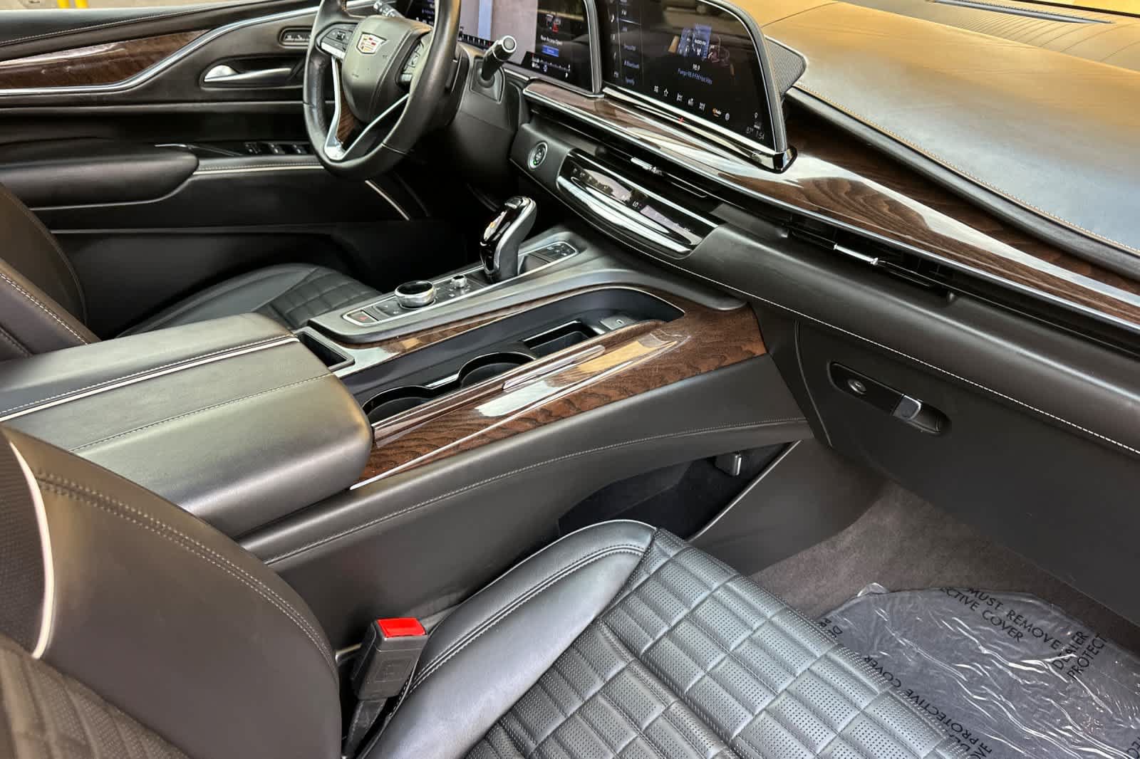 Used 2023 Cadillac Escalade Sport Platinum w/ LPO, ONYX Package AWD/4WD image 17